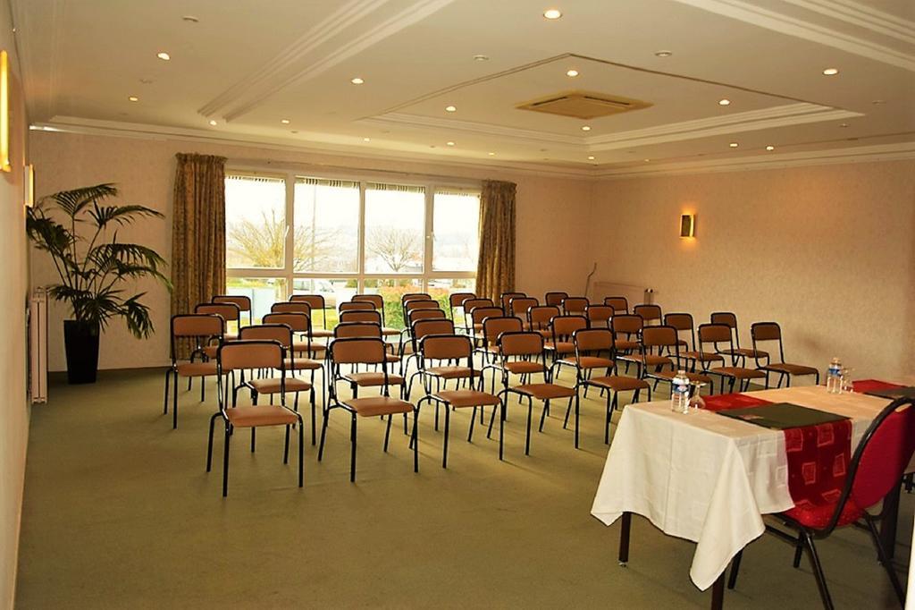 Hotel Altina Pacy-sur-Eure Zewnętrze zdjęcie
