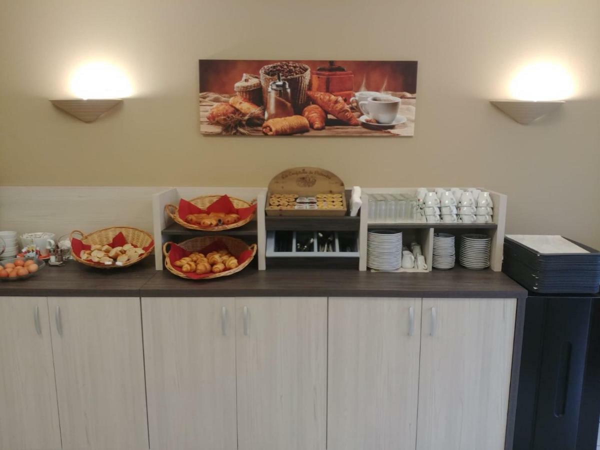 Hotel Altina Pacy-sur-Eure Zewnętrze zdjęcie